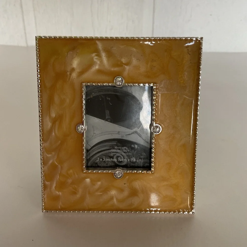 Wallet size picture frame. NWT